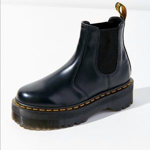 Dr. Martens 2976 Quad Chelsea Boot